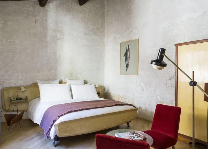 G-rough, Rome, A Member Of Design Konukevi Roma