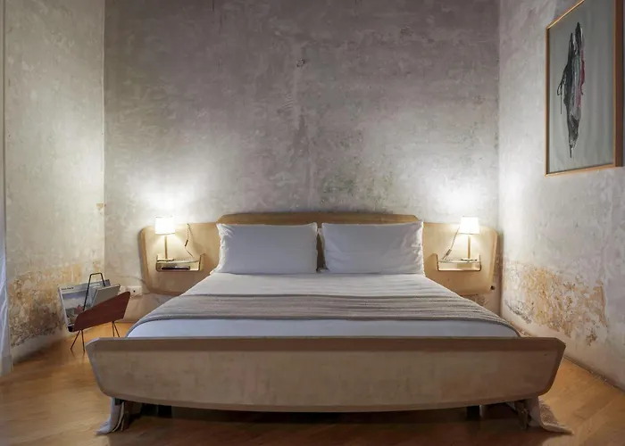 G-rough, Rome, A Member Of Design Konukevi Roma